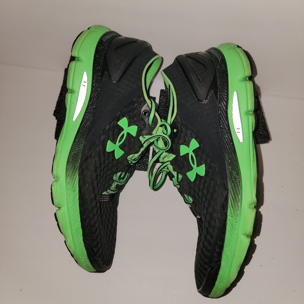 Under Armour run fast speedfoam athletic shoes